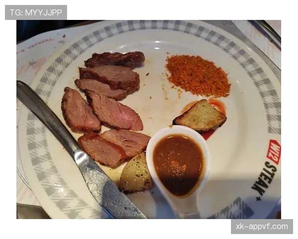 菲尔普斯这日常到底有多魔幻？泳池边一边煎烤牛排一边数金子吧！