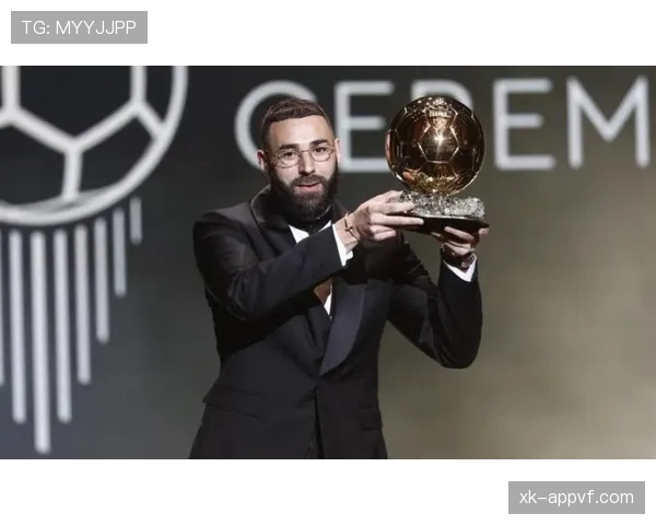 本泽马巅峰期为何来得晚：中锋的自我革命解析