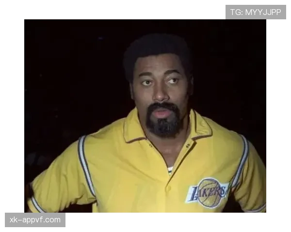 张伯伦内线统治力重塑比赛节奏