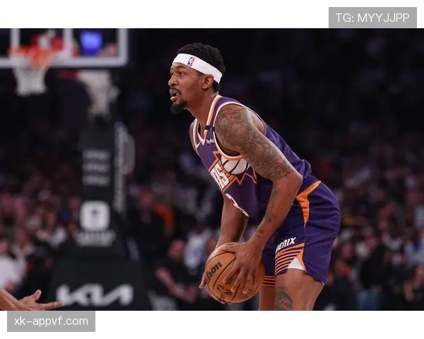 布拉德利·比尔突破制造空位三分效率明显提升，拉开队内得分差距