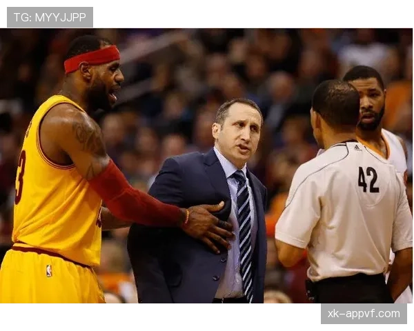 内维斯与罗德里：控场后腰战术角色差异解析